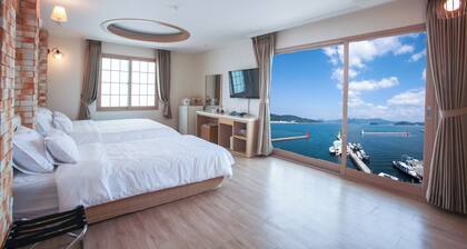 Bay Condo Hotel Tongyeong