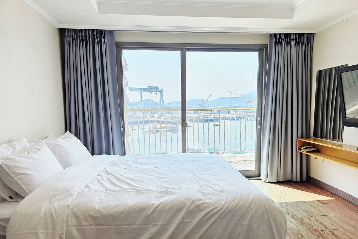 Kamar Double Standar | Wi-Fi gratis dan seprai linen