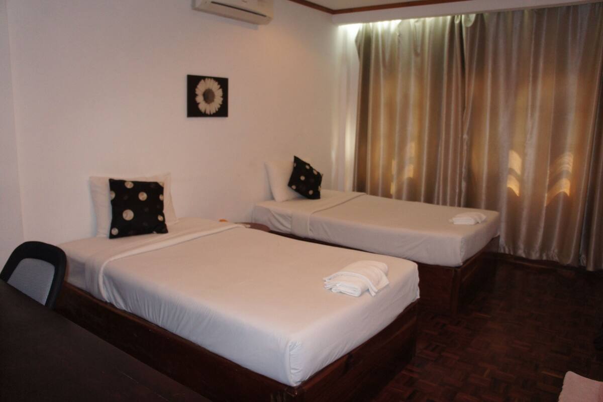 Twin Room | Meja, katil lipat simpan/tambahan, Wi-fi percuma 