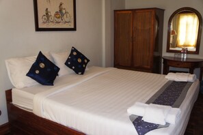 Habitación doble | Escritorio, camas supletorias, wifi gratis