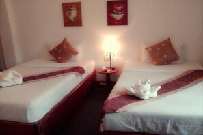 Escritorio, camas supletorias, wifi gratis