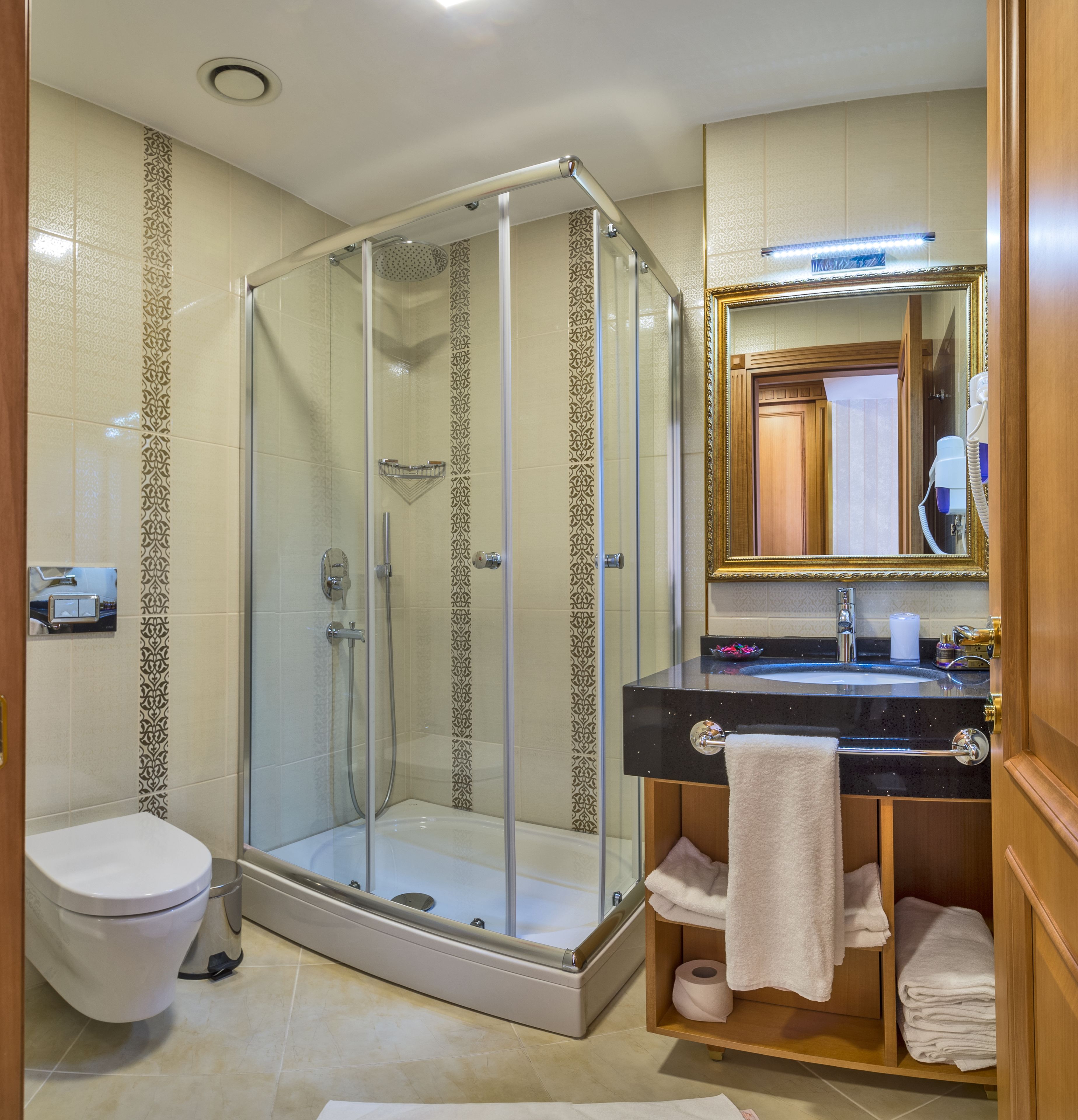 standard quadruple room | bathroom | shower, free toiletries, hair dryer, slippers