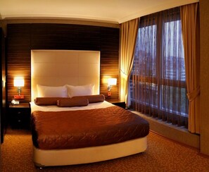 Minibar, desk, free cribs/infant beds, rollaway beds - Rota Bulvar Hotel (Ankara)