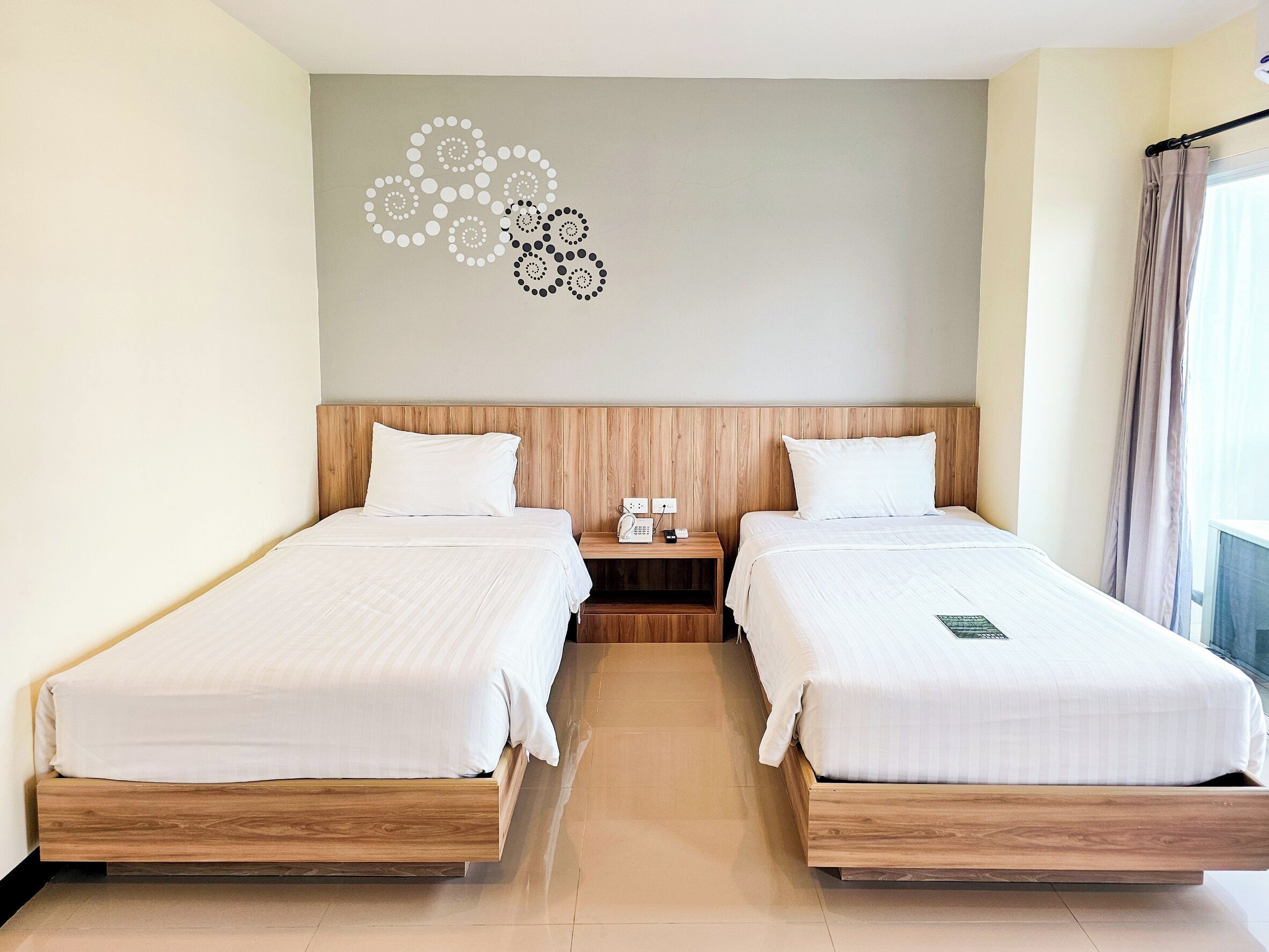 Caja de seguridad en la habitación, escritorio y wifi gratis 