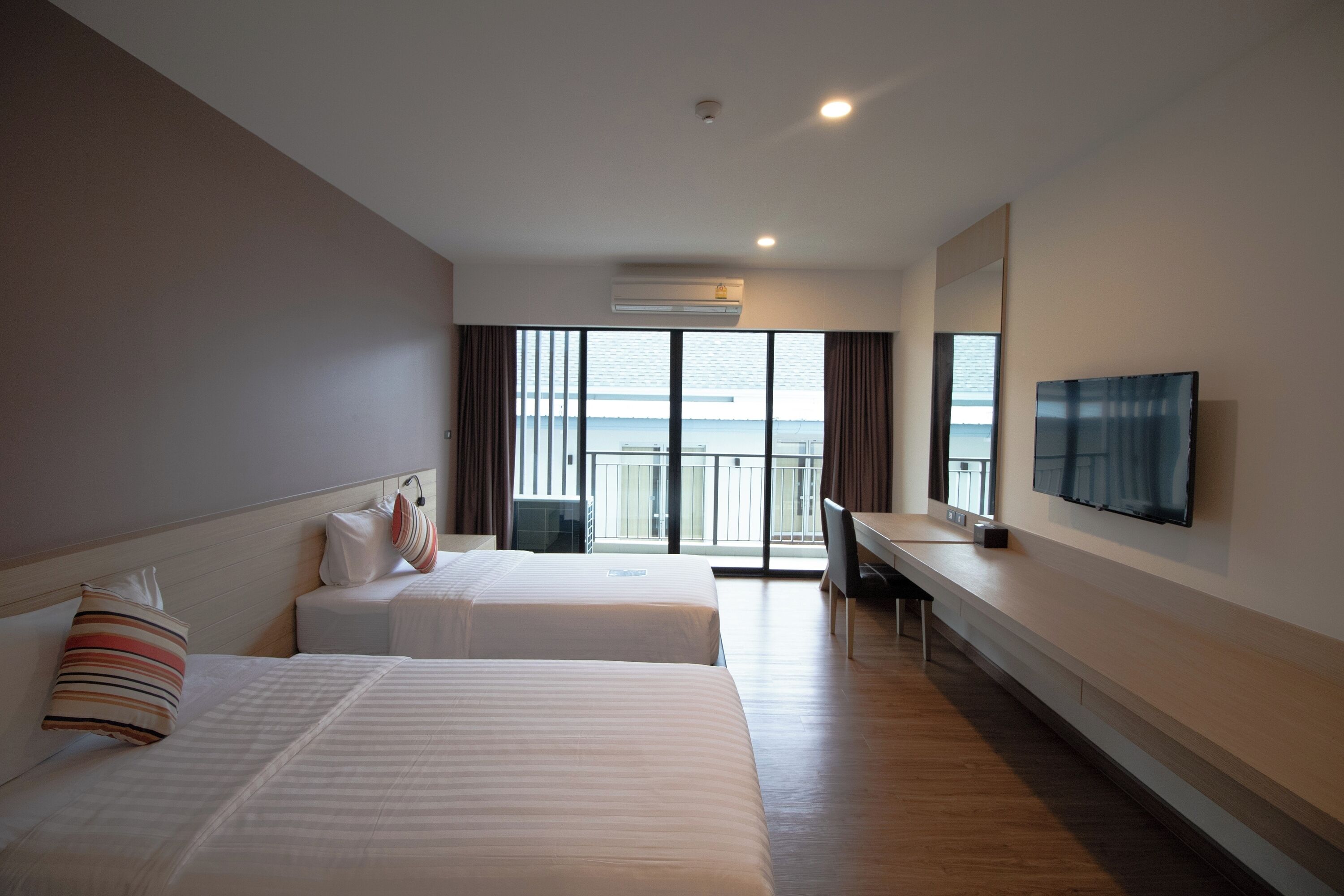 In-room safe, desk, rollaway beds, free WiFi