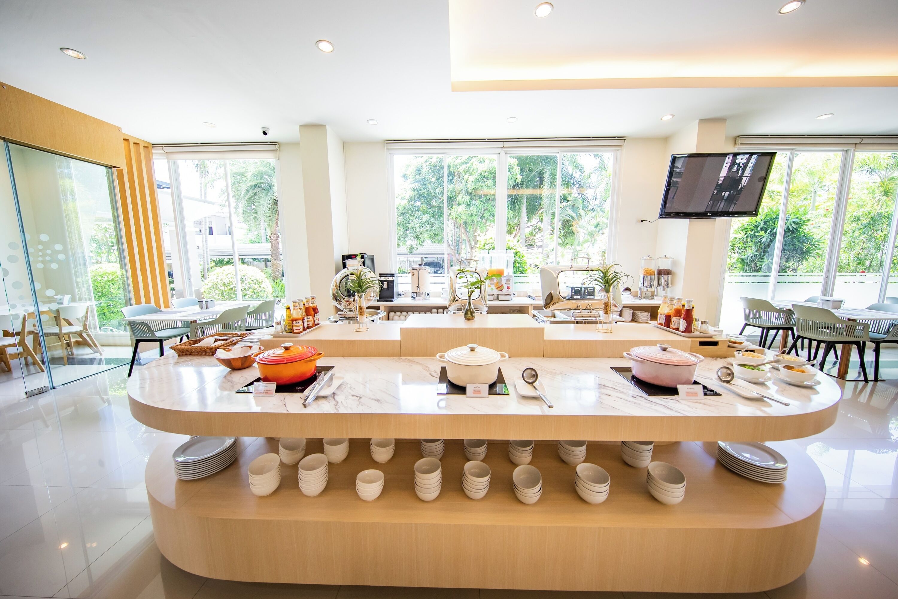 daily buffet breakfast (thb 200 per person)