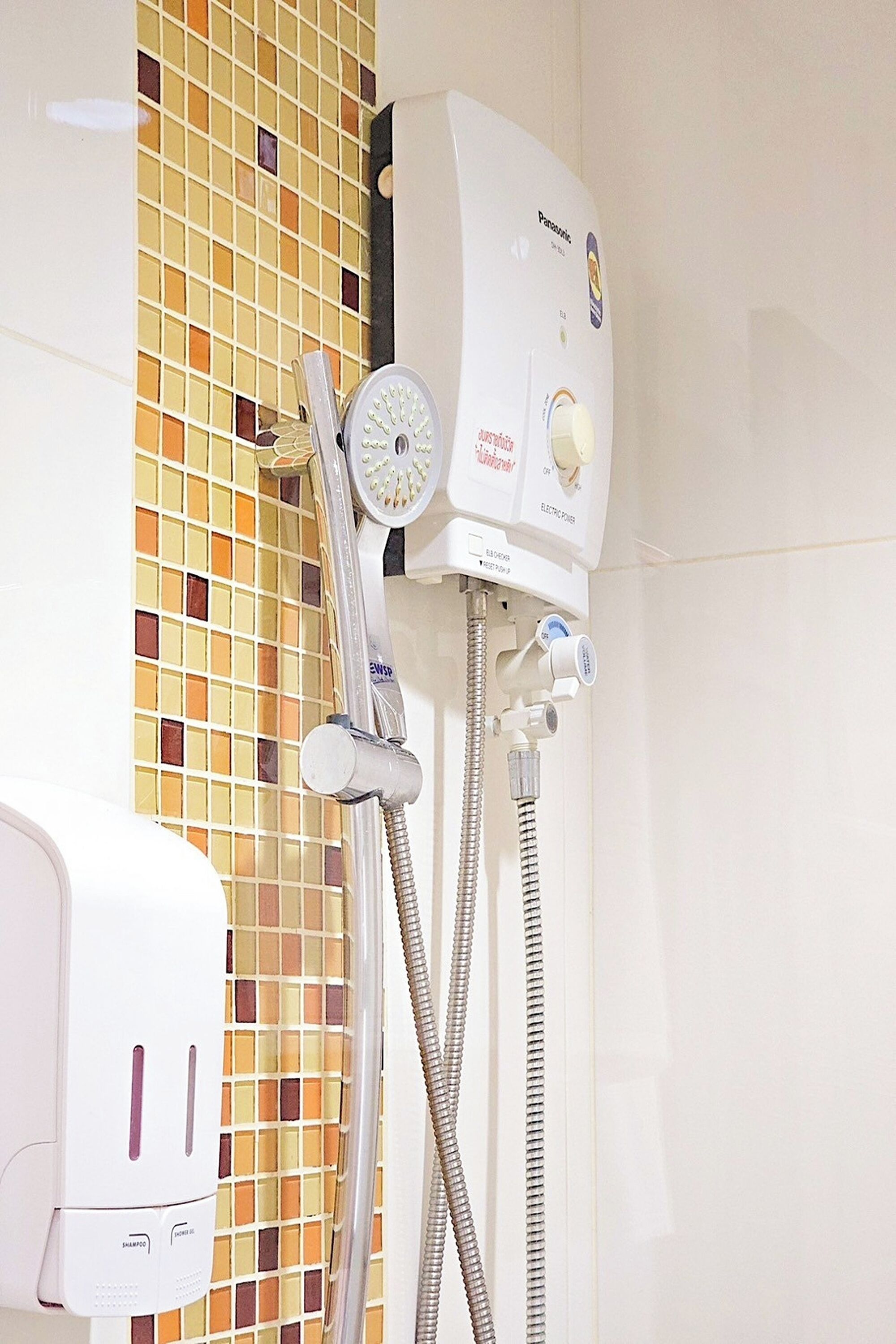 room, 1 king bed | bathroom | shower, free toiletries, hair dryer, towels