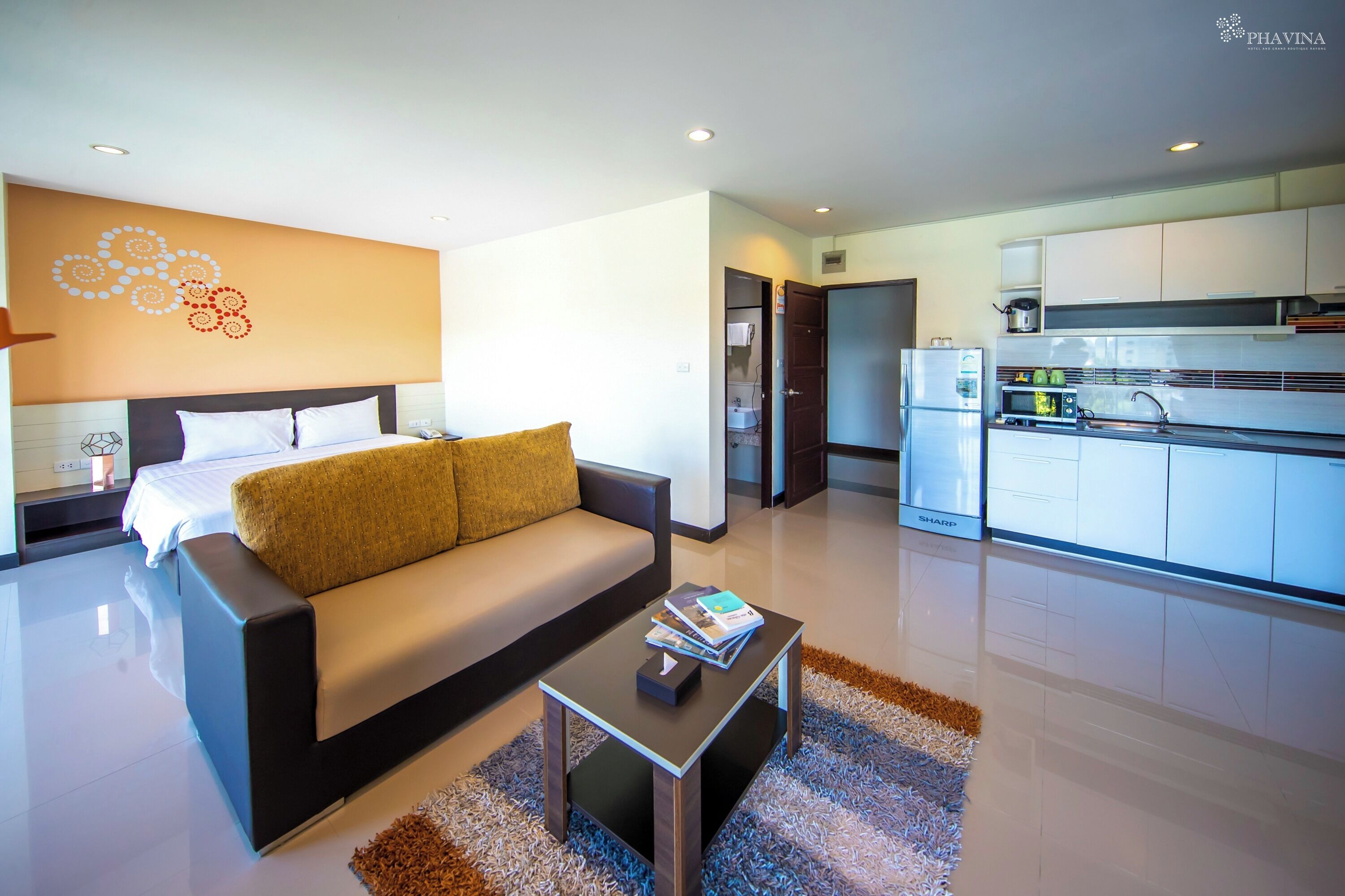 deluxe double room | 1 bedroom, in-room safe, desk, rollaway beds