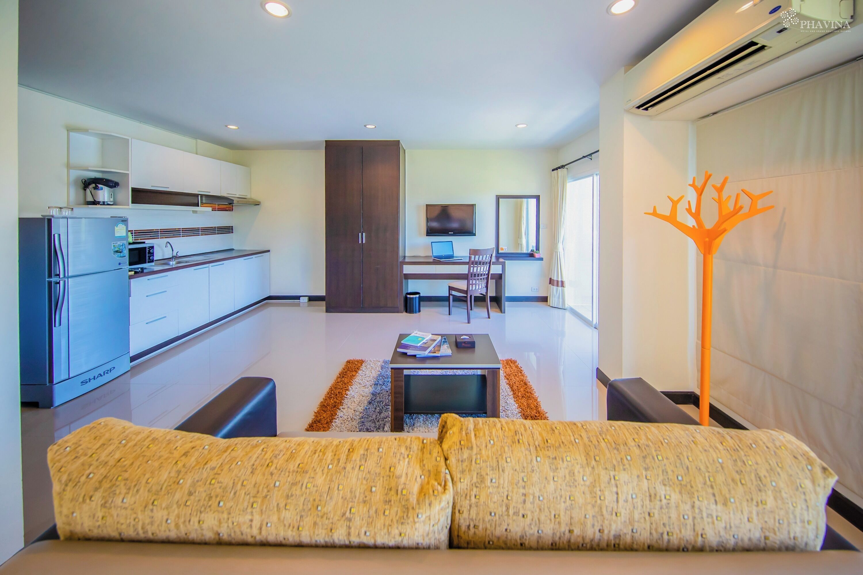 deluxe double room | 1 bedroom, in-room safe, desk, rollaway beds