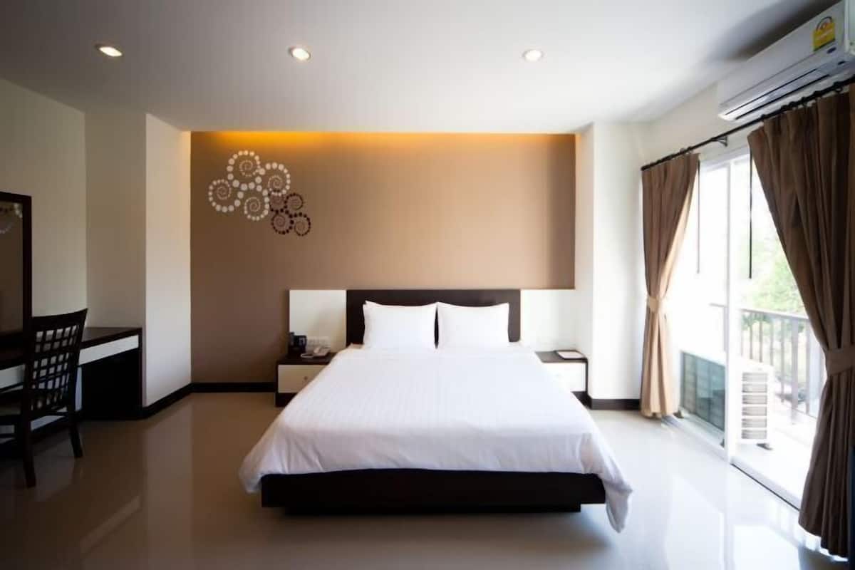 In-room safe, desk, rollaway beds, free WiFi
