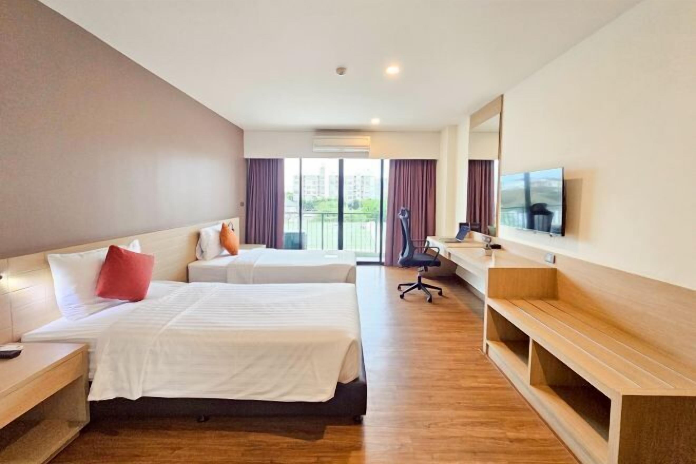 In-room safe, desk, free WiFi, bed sheets