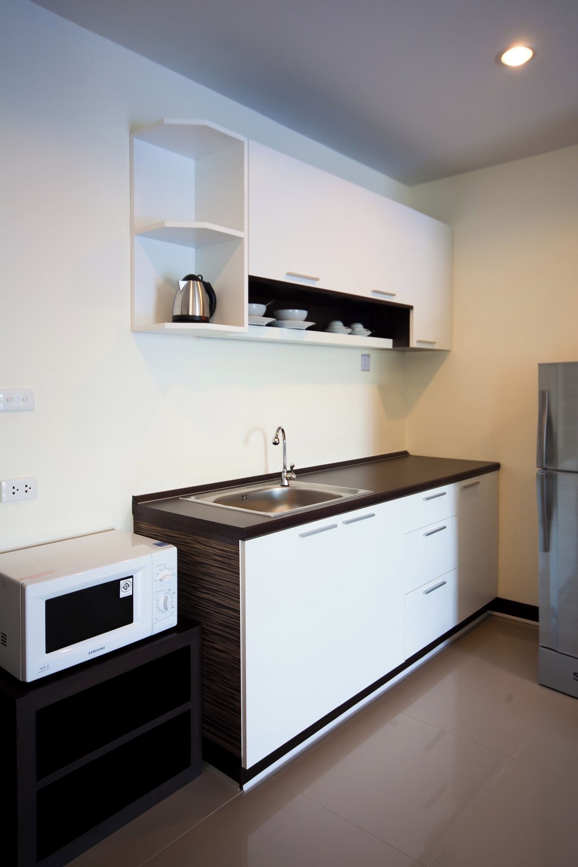 deluxe double room | private kitchen | fridge