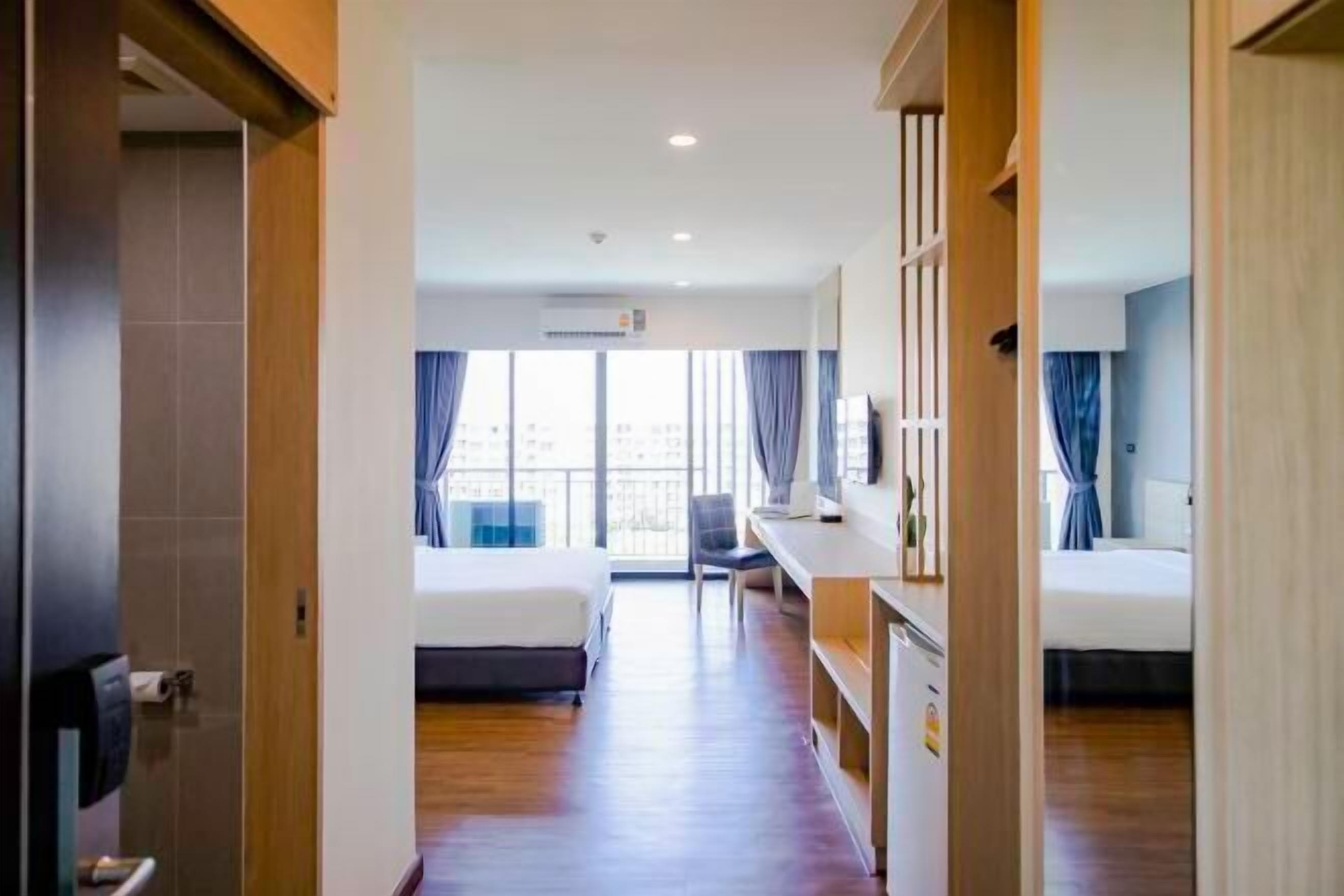 In-room safe, desk, free WiFi, bed sheets