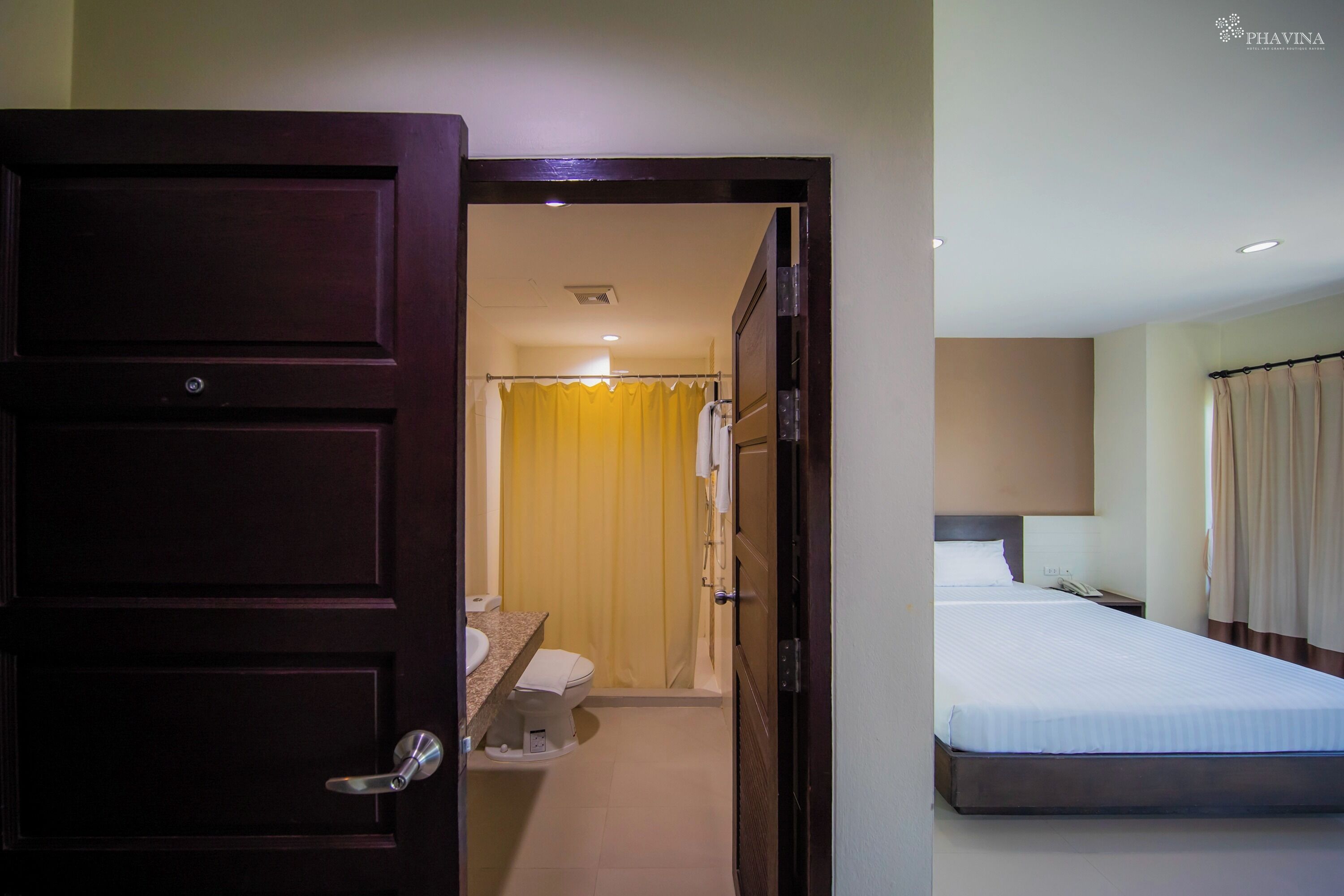 standard twin room | 1 bedroom, in-room safe, desk, rollaway beds