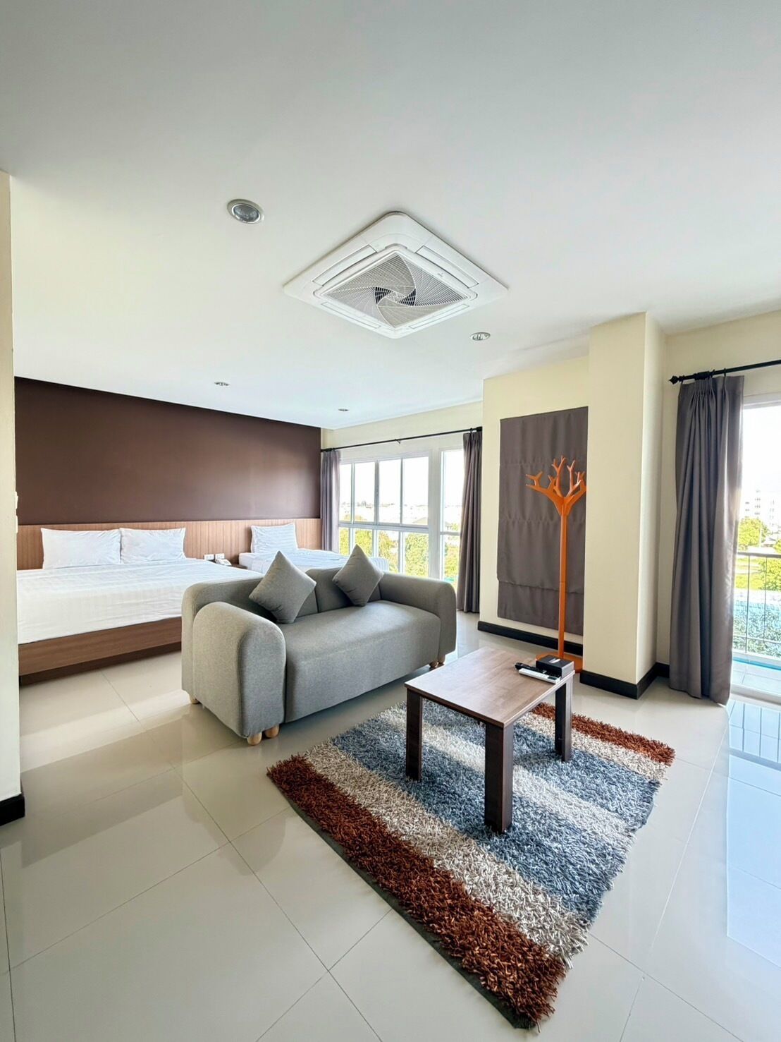 Caja de seguridad en la habitación, escritorio y wifi gratis 