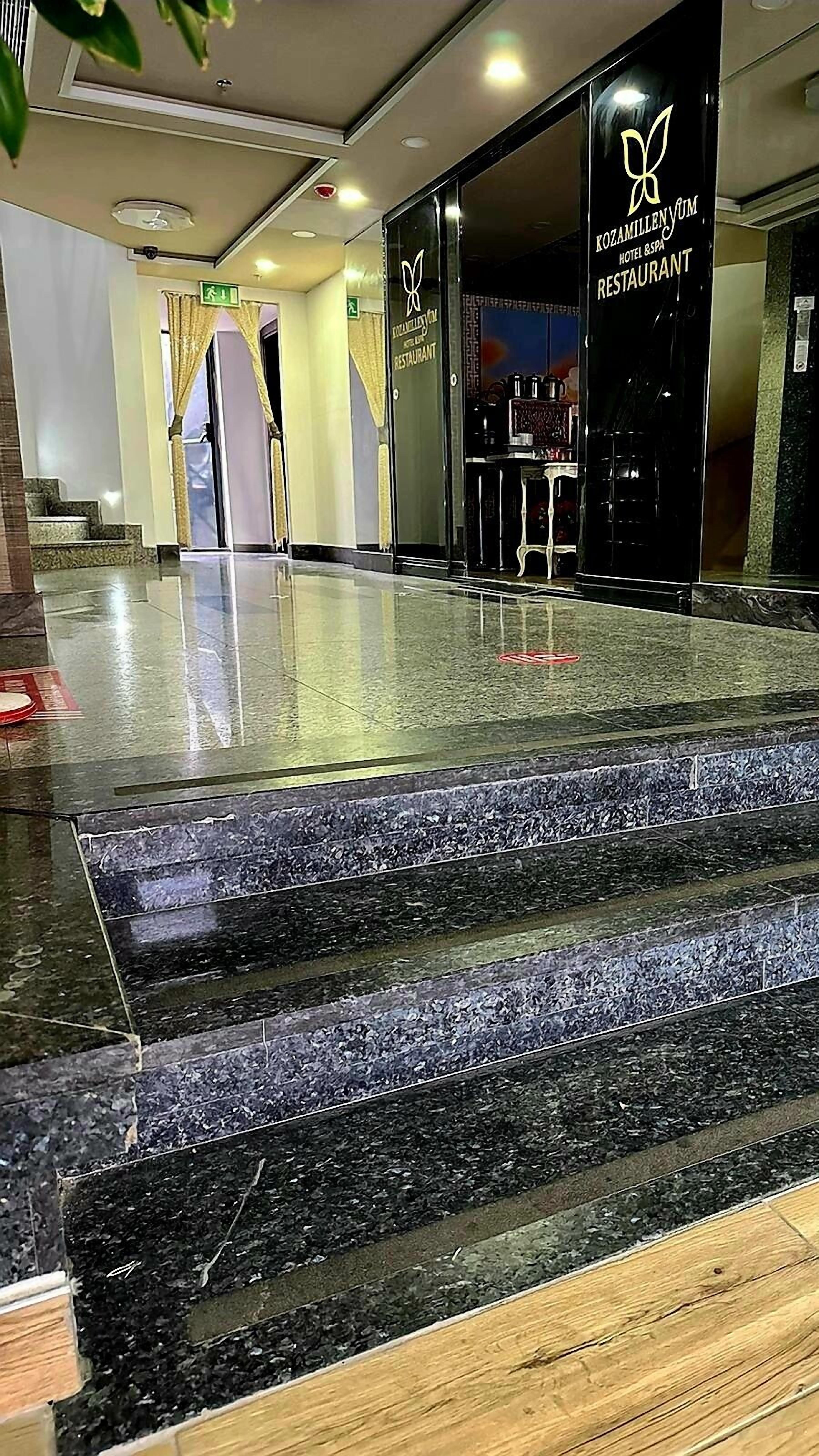 Breakfast, lunch and dinner served