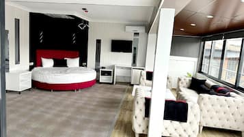 Suite Luxe, 1 lit double et 1 canapé-lit, salle de bains privée | Réception