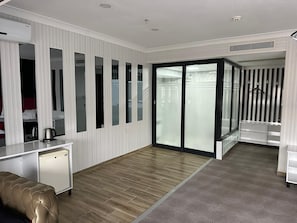 Luxury Suite, 1 Double Bed with Sofa bed, Private Bathroom | Tech