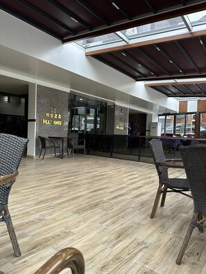 Breakfast, lunch and dinner served