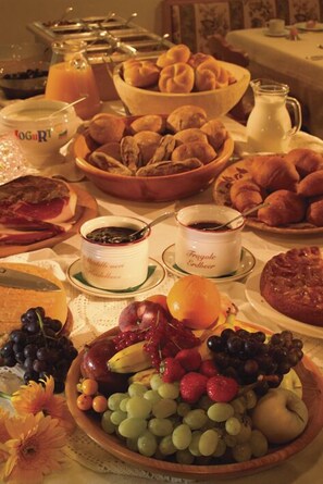 Morgenmadsbuffet hver dag (16 EUR pr. person)