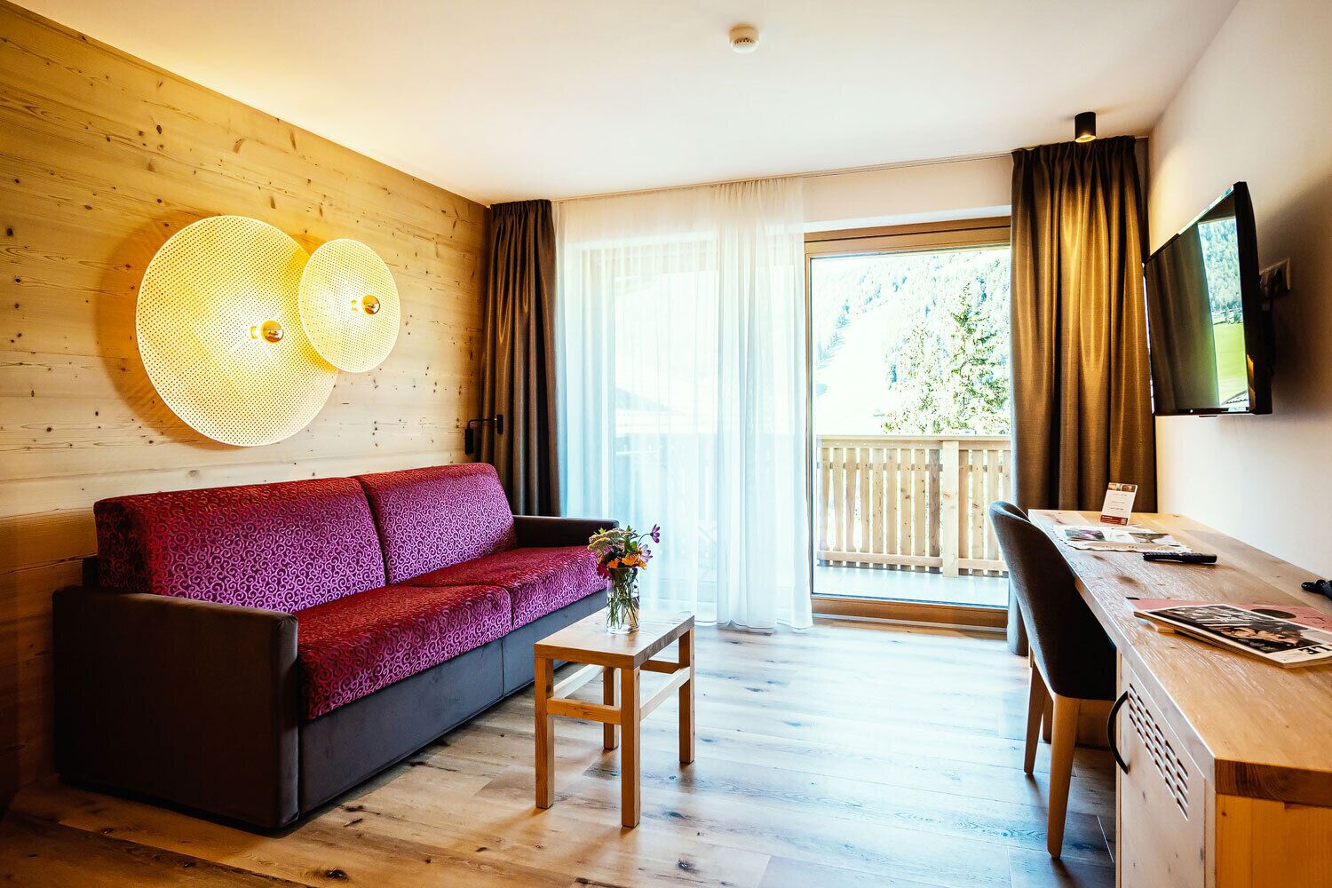 Suite Deluxe, varias camas | Caja fuerte, escritorio, wifi gratis y ropa de cama