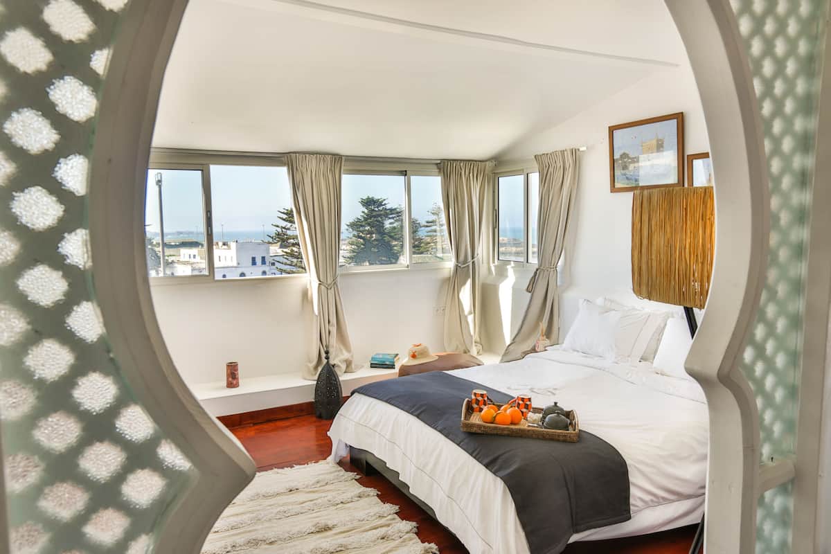 Premium bedding, in-room safe, blackout curtains, soundproofing