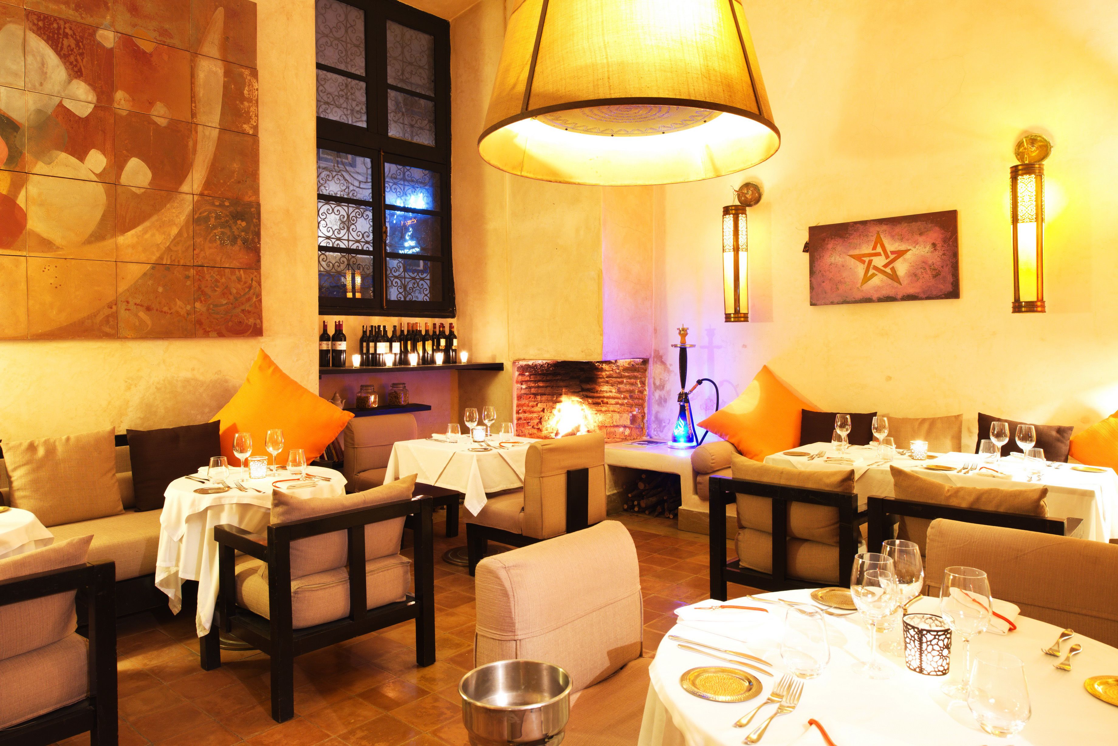 Breakfast and dinner served, seafood