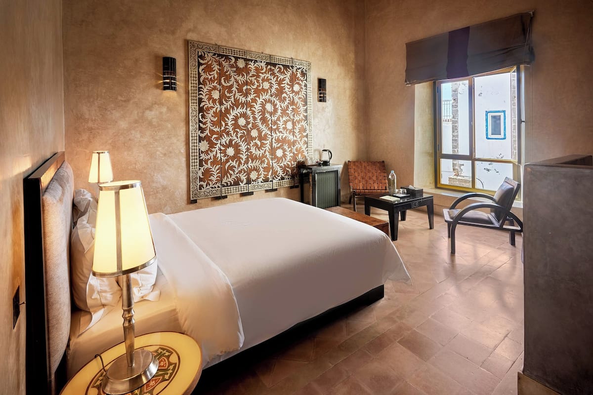 Premium bedding, in-room safe, blackout curtains, soundproofing
