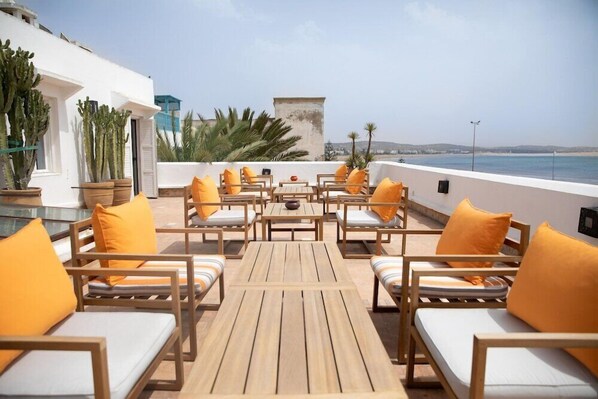 아침 식사 및 저녁 식사 제공, 시푸드