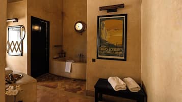 Standard Room Assala | Salle de bain | Articles de toilette gratuits, sèche-cheveux, serviettes fournies