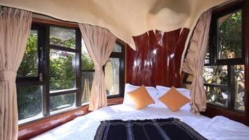 Land Eagle | 1 bedroom, individually decorated, individually furnished, free WiFi