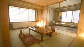 Standard Japanese Type Room (8 Tatami) | In-room safe, free WiFi