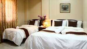 Family Room, Multiple Beds | Premium bedding, in-room safe, desk, WiFi (free) - La Anclar Hometel (Davao)