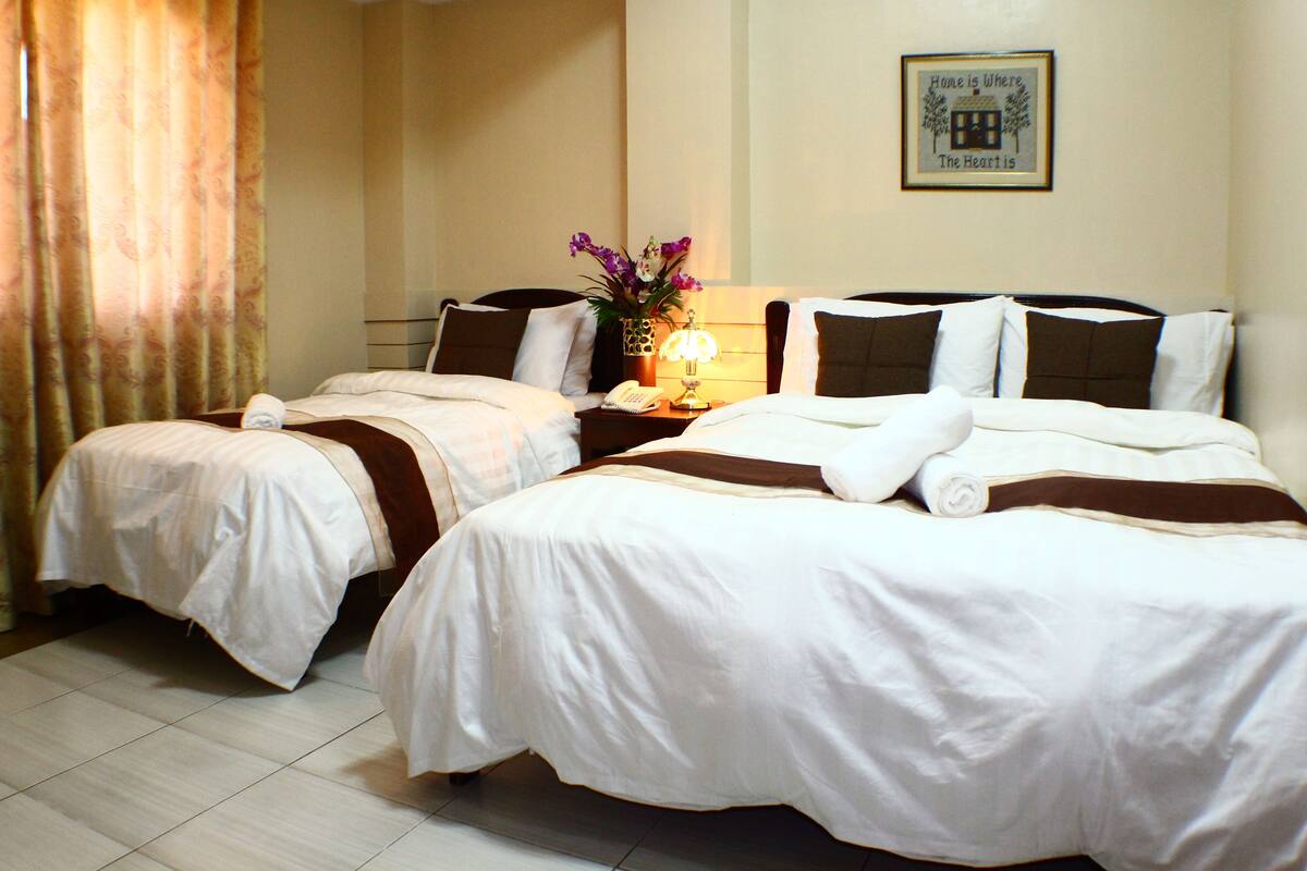 Family Room, Multiple Beds
