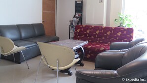 Lobby sitting area - La Anclar Hometel (Davao)