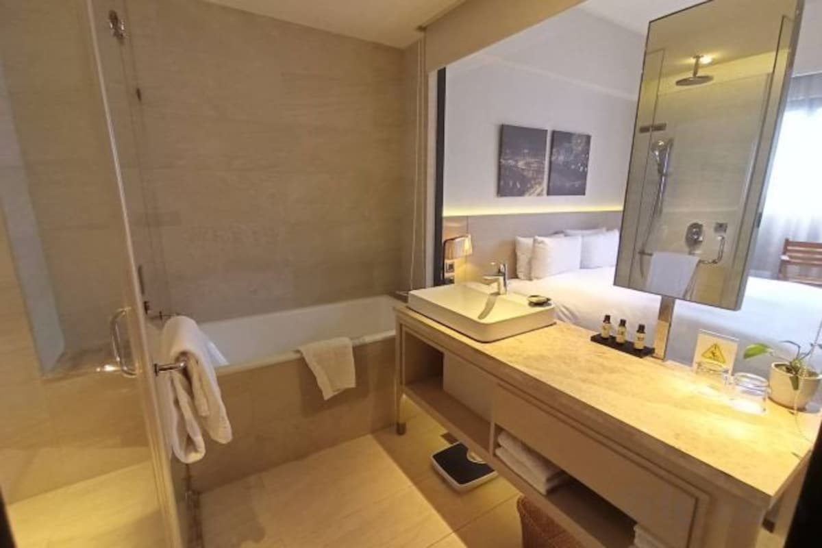 Bathroom | Separate tub and shower, deep soaking tub, rainfall showerhead