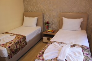Double or Twin Room | Minibar, in-room safe, free WiFi, bed sheets - Görür Hotel (Istanbul)