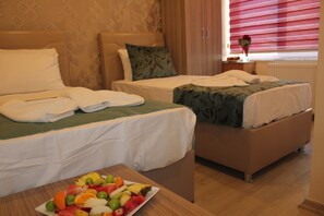 Chambre Double ou avec lits jumeaux | Minibar, coffres-forts dans les chambres, Wi-Fi gratuit, draps fournis