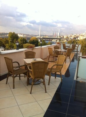 Sundeck - Görür Hotel (Istanbul)
