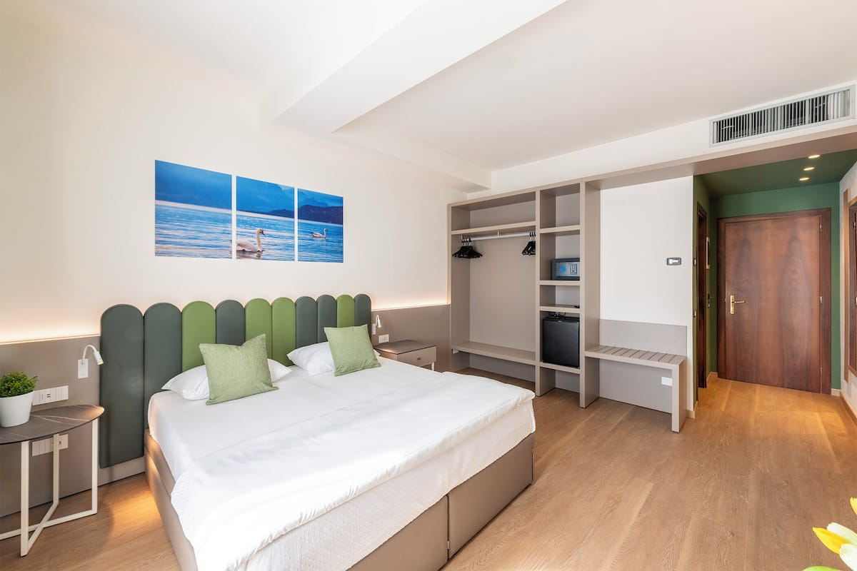 Premium Room, Balcony, Lake View
