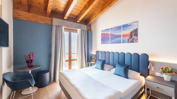 Premium-Zimmer, Balkon, Seeblick | Zimmersafe, kostenloses WLAN, Bettwäsche