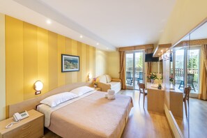 In-room safe, free WiFi, bed sheets - Hotel Pineta Campi (Tremosine)