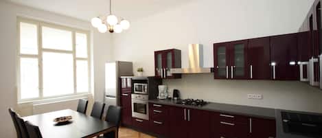 アパートメント 3 ベッドルーム | 専用キッチン | 冷蔵庫、電子レンジ、コンロ、食器洗い機