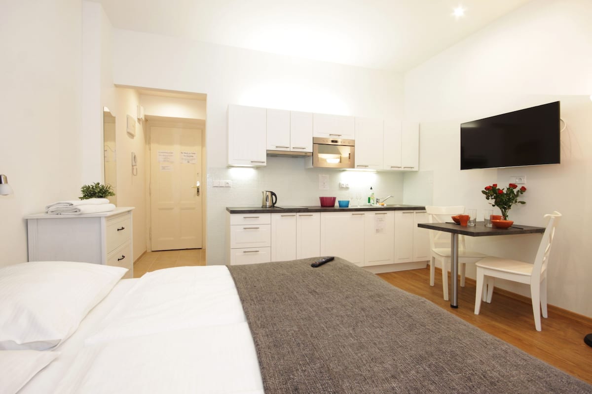 Ferro/asse da stiro, culle/letti per bambini (a pagamento)