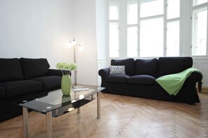 Apartment, 2 Schlafzimmer | Wohnzimmer | Flachbildfernseher