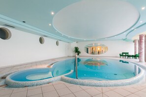 สระว่ายน้ำในร่ม