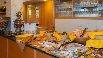 Daily buffet breakfast for a fee