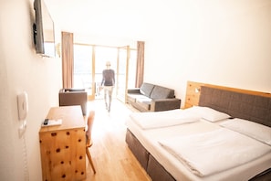 Desk, cribs/infant beds, free WiFi, bed sheets