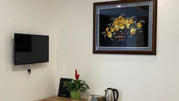 Minibar, desk, free WiFi