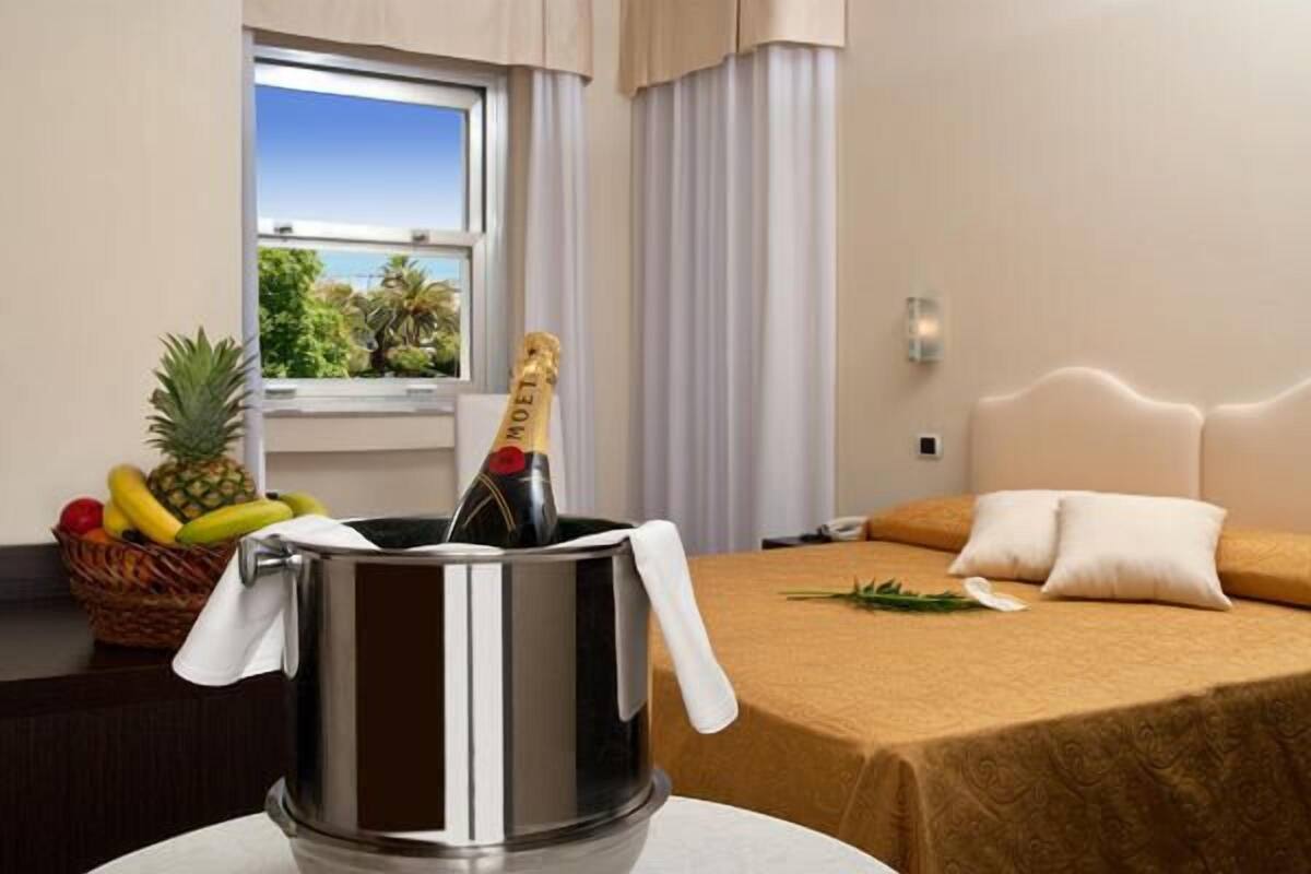 Habitación estándar doble (beach service included) | Minibar, cunas, wifi gratis